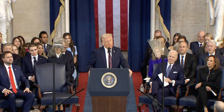 “미국에서 태어나면 주는 시민권? 안돼” … 트럼프, 출생시민권 제한 행정명령 서명